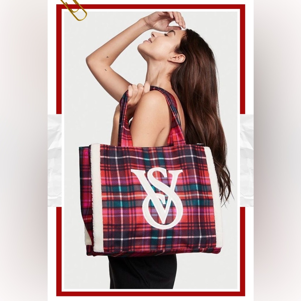 Victoria’s Secret 2022 Holiday Edition Sherpa Trim Plaid Tote Red/Green OS